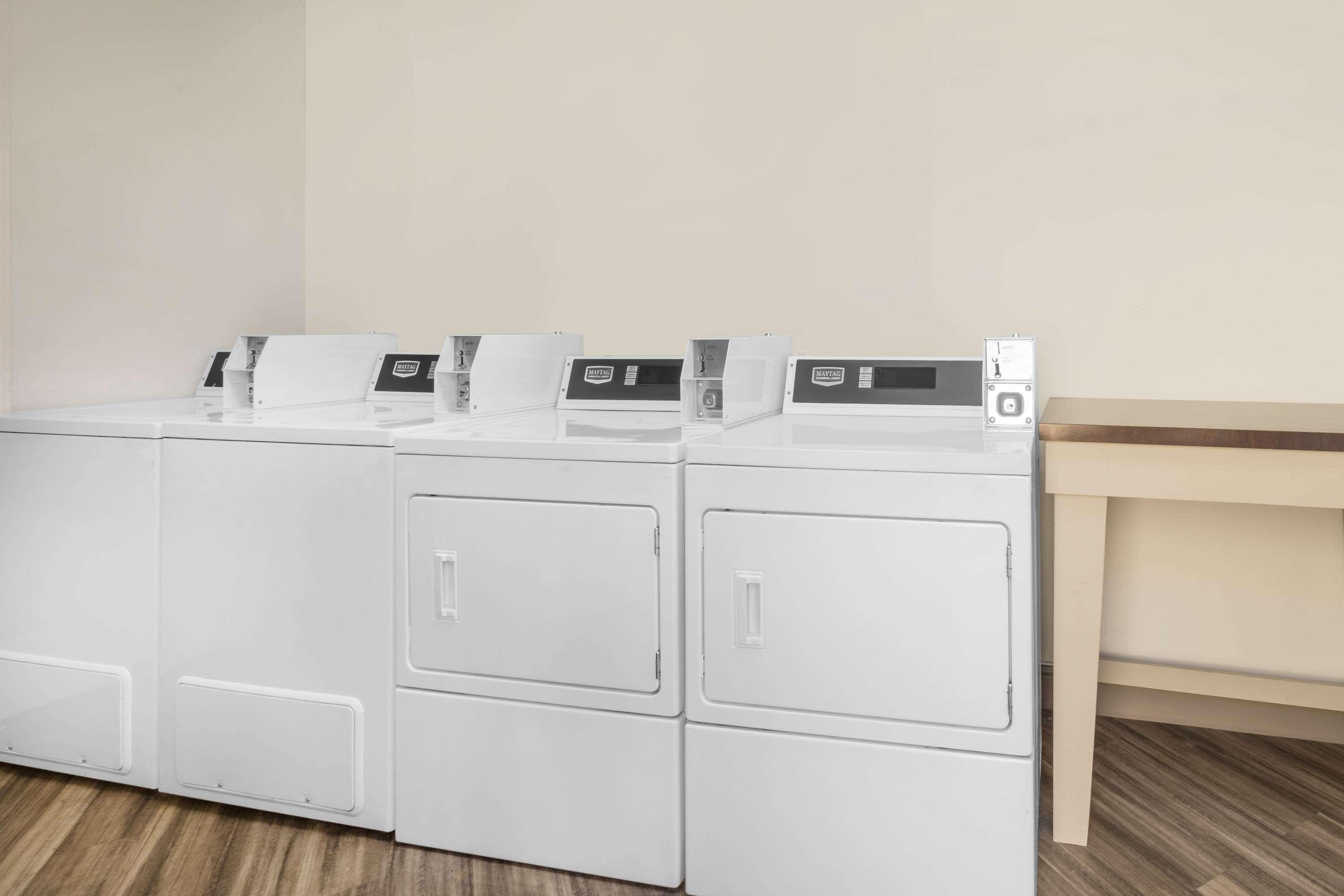 Baymont By Wyndham Greenville Woodruff Rd Екстер'єр фото