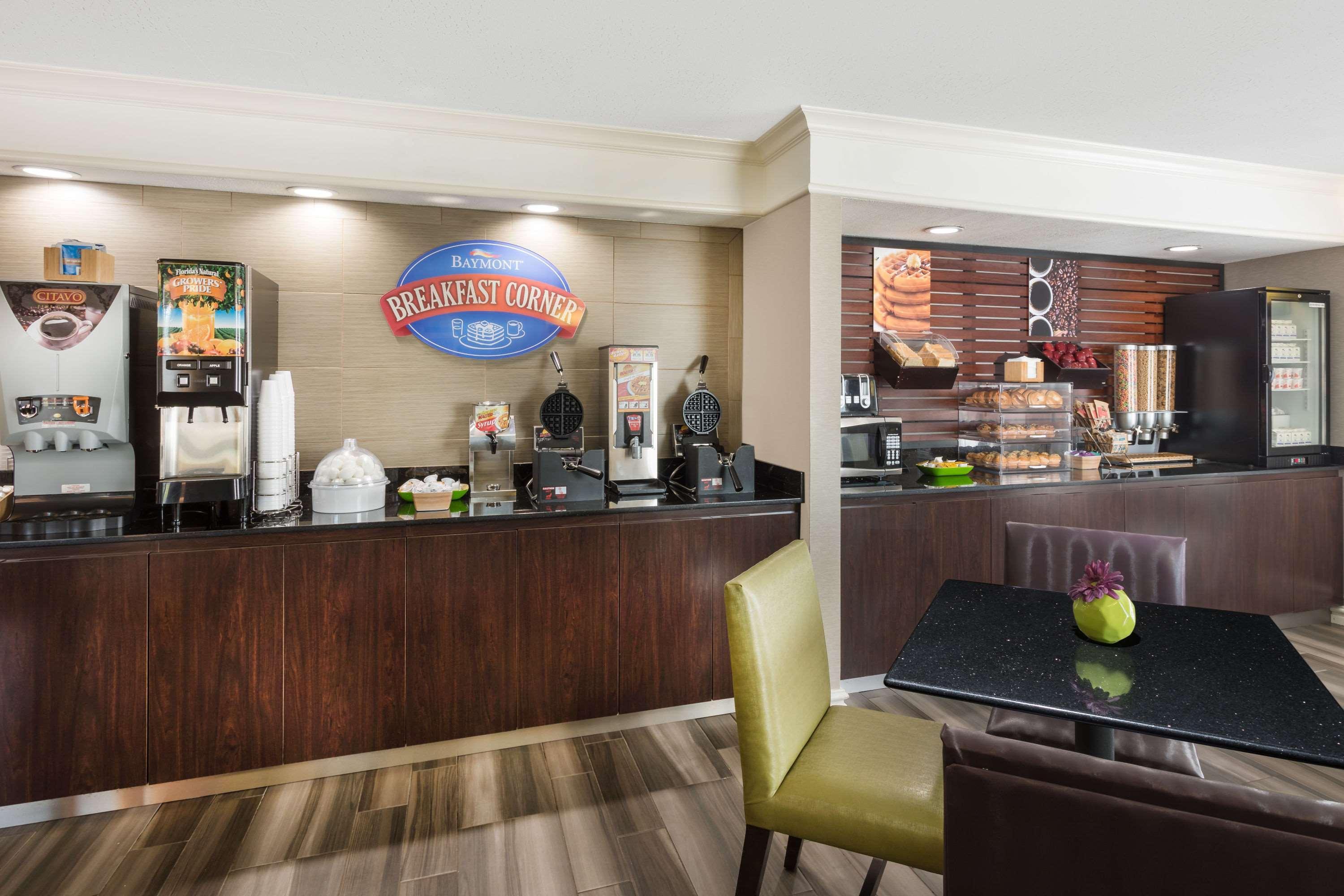 Baymont By Wyndham Greenville Woodruff Rd Екстер'єр фото