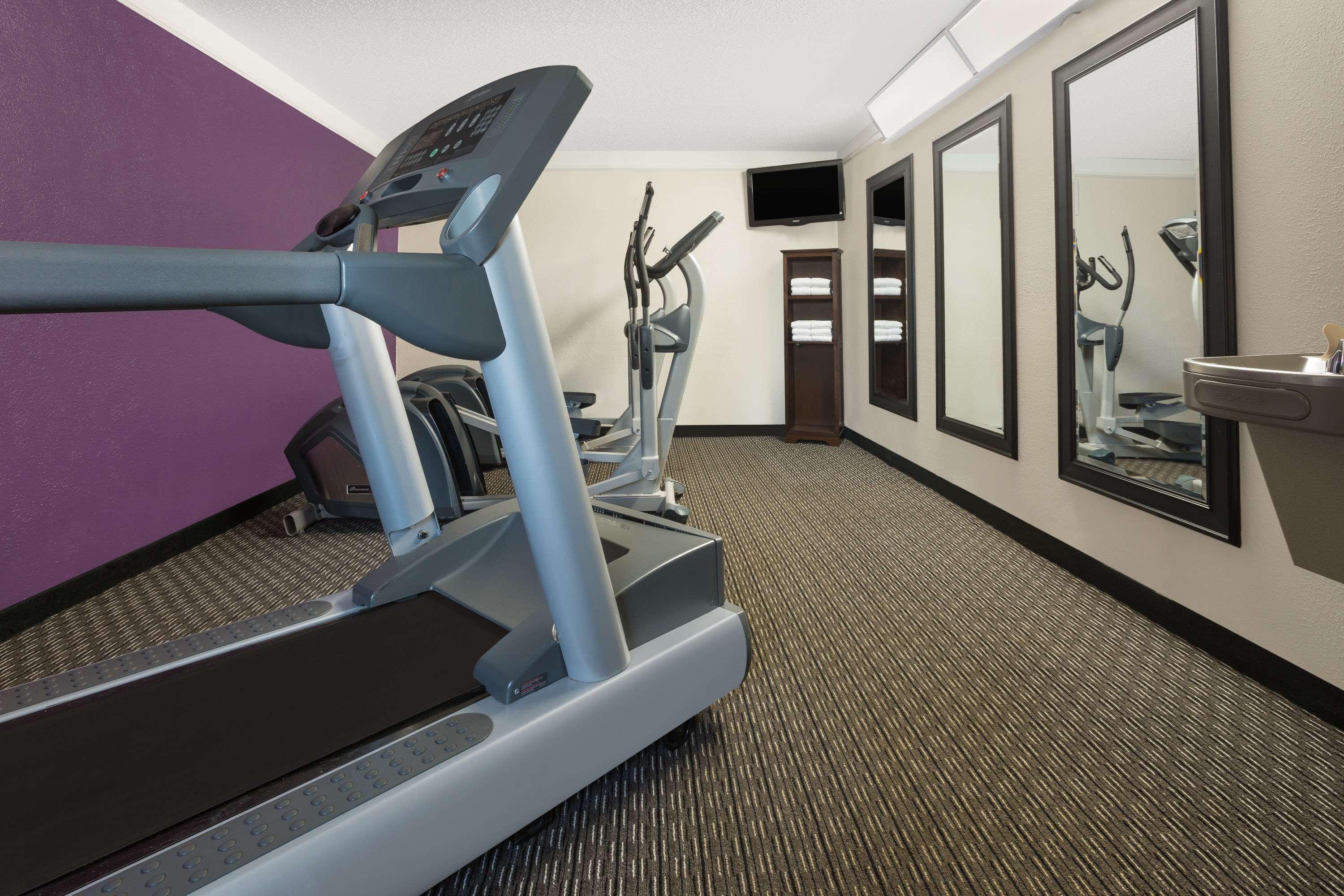 Baymont By Wyndham Greenville Woodruff Rd Екстер'єр фото