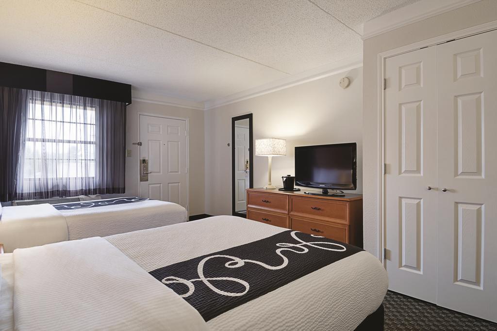 Baymont By Wyndham Greenville Woodruff Rd Екстер'єр фото