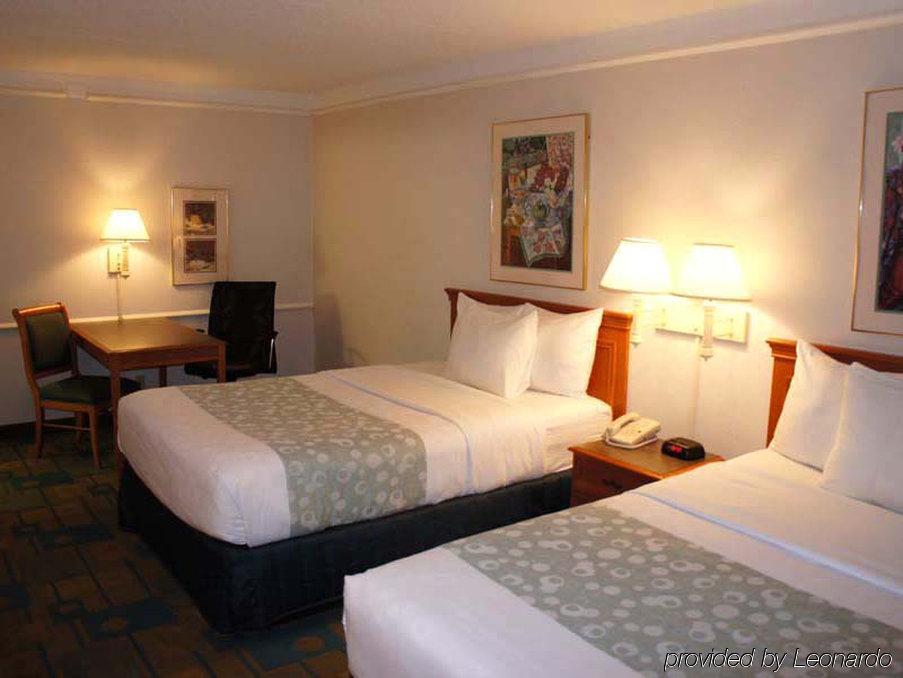 Baymont By Wyndham Greenville Woodruff Rd Екстер'єр фото