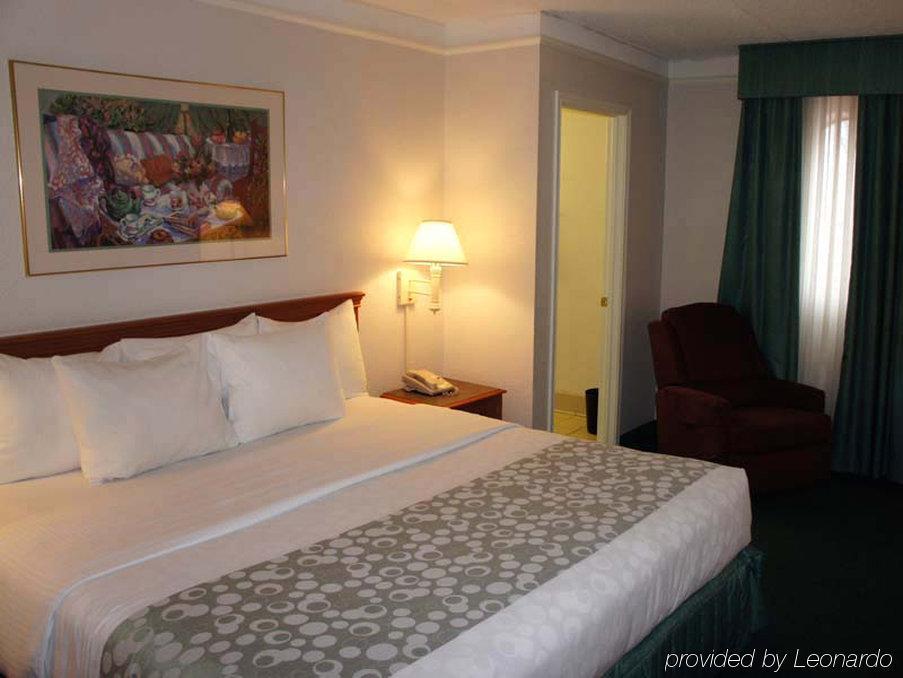 Baymont By Wyndham Greenville Woodruff Rd Екстер'єр фото