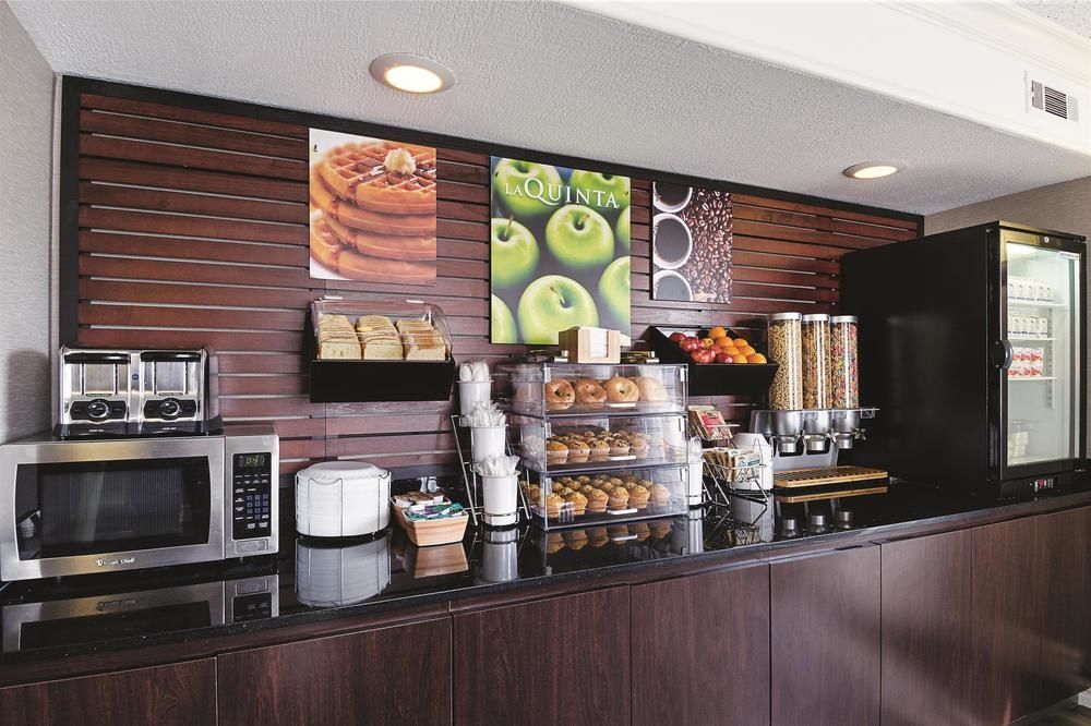 Baymont By Wyndham Greenville Woodruff Rd Екстер'єр фото