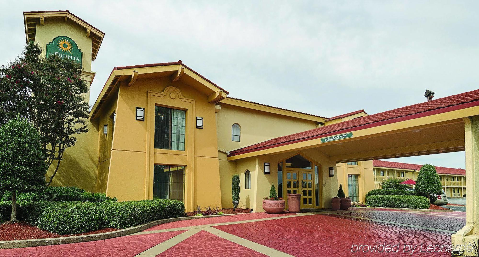 Baymont By Wyndham Greenville Woodruff Rd Екстер'єр фото