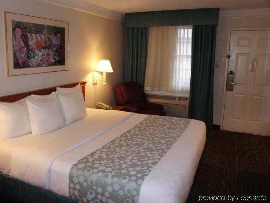 Baymont By Wyndham Greenville Woodruff Rd Екстер'єр фото