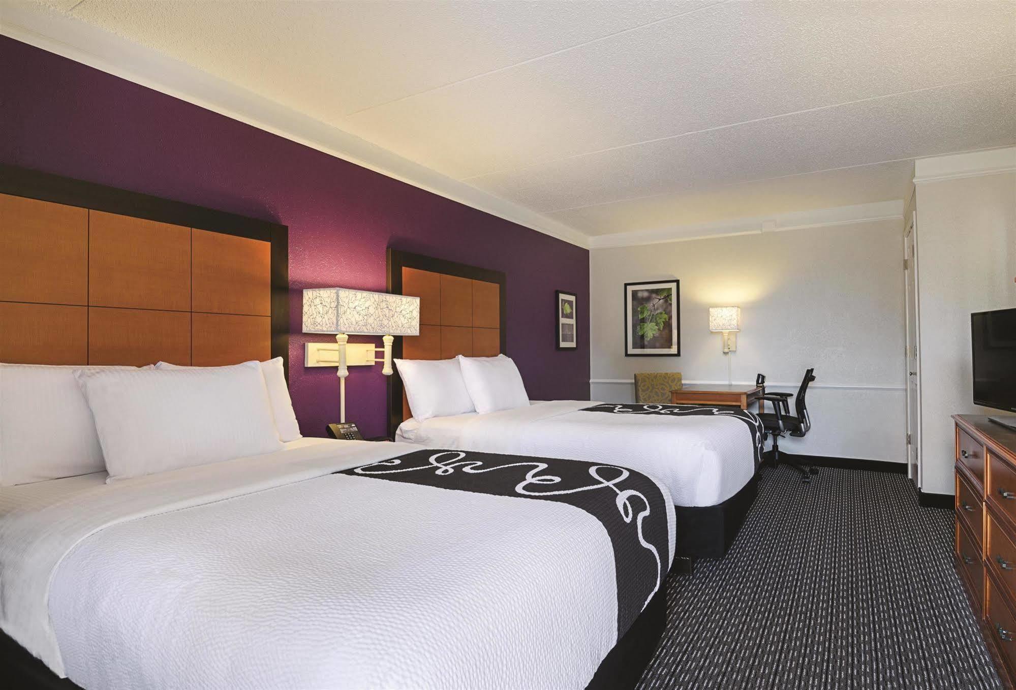 Baymont By Wyndham Greenville Woodruff Rd Екстер'єр фото