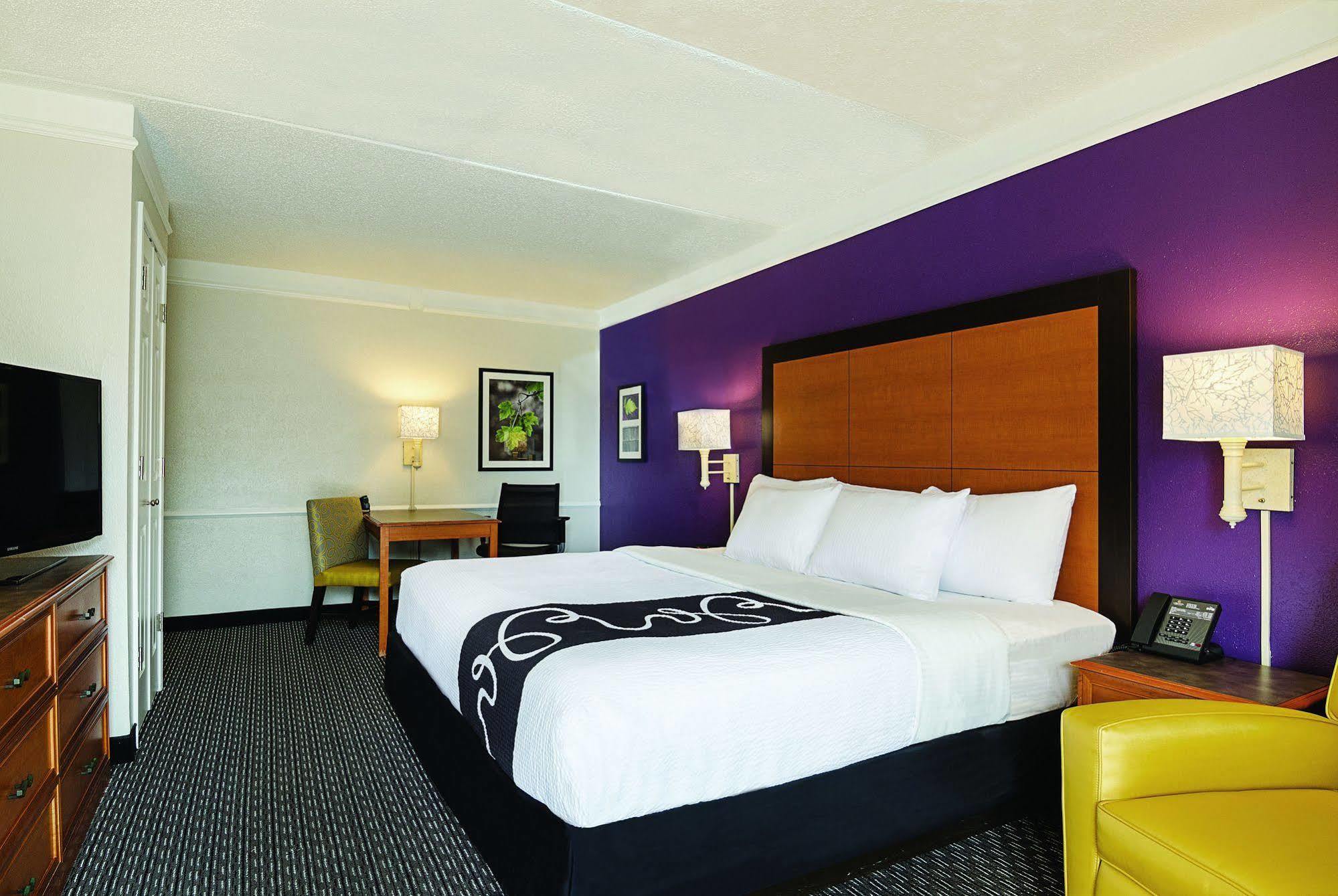 Baymont By Wyndham Greenville Woodruff Rd Екстер'єр фото