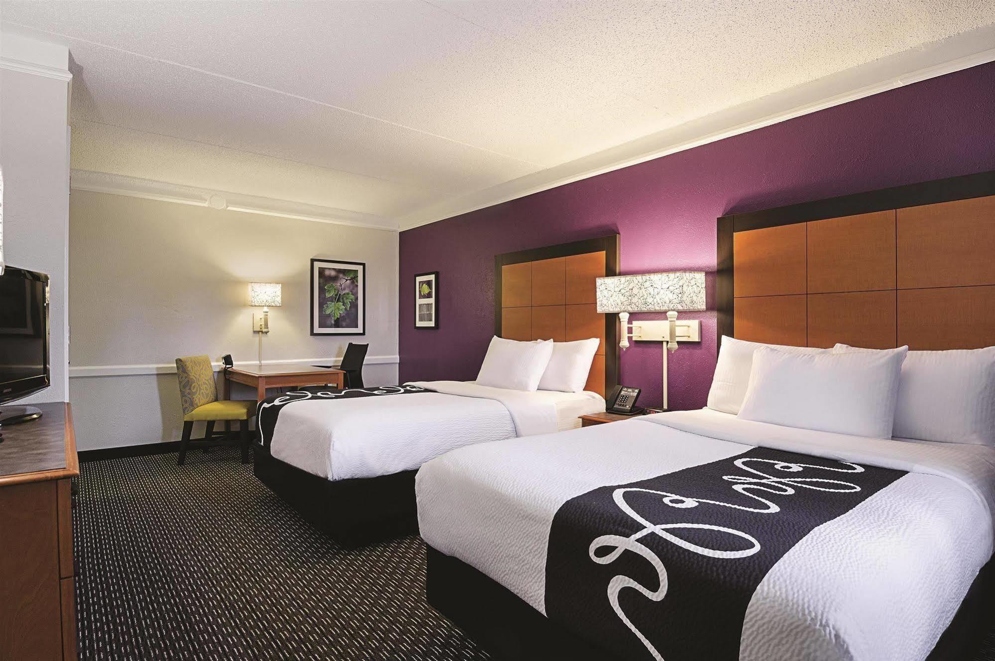 Baymont By Wyndham Greenville Woodruff Rd Екстер'єр фото