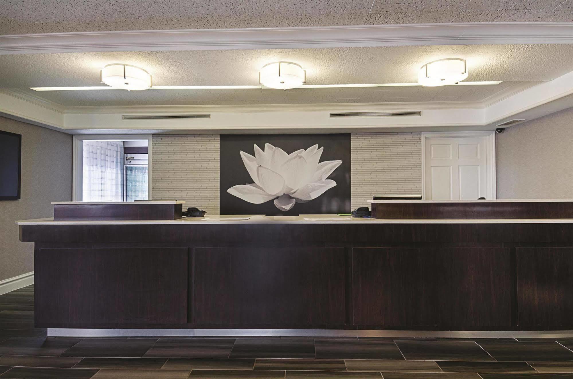 Baymont By Wyndham Greenville Woodruff Rd Екстер'єр фото