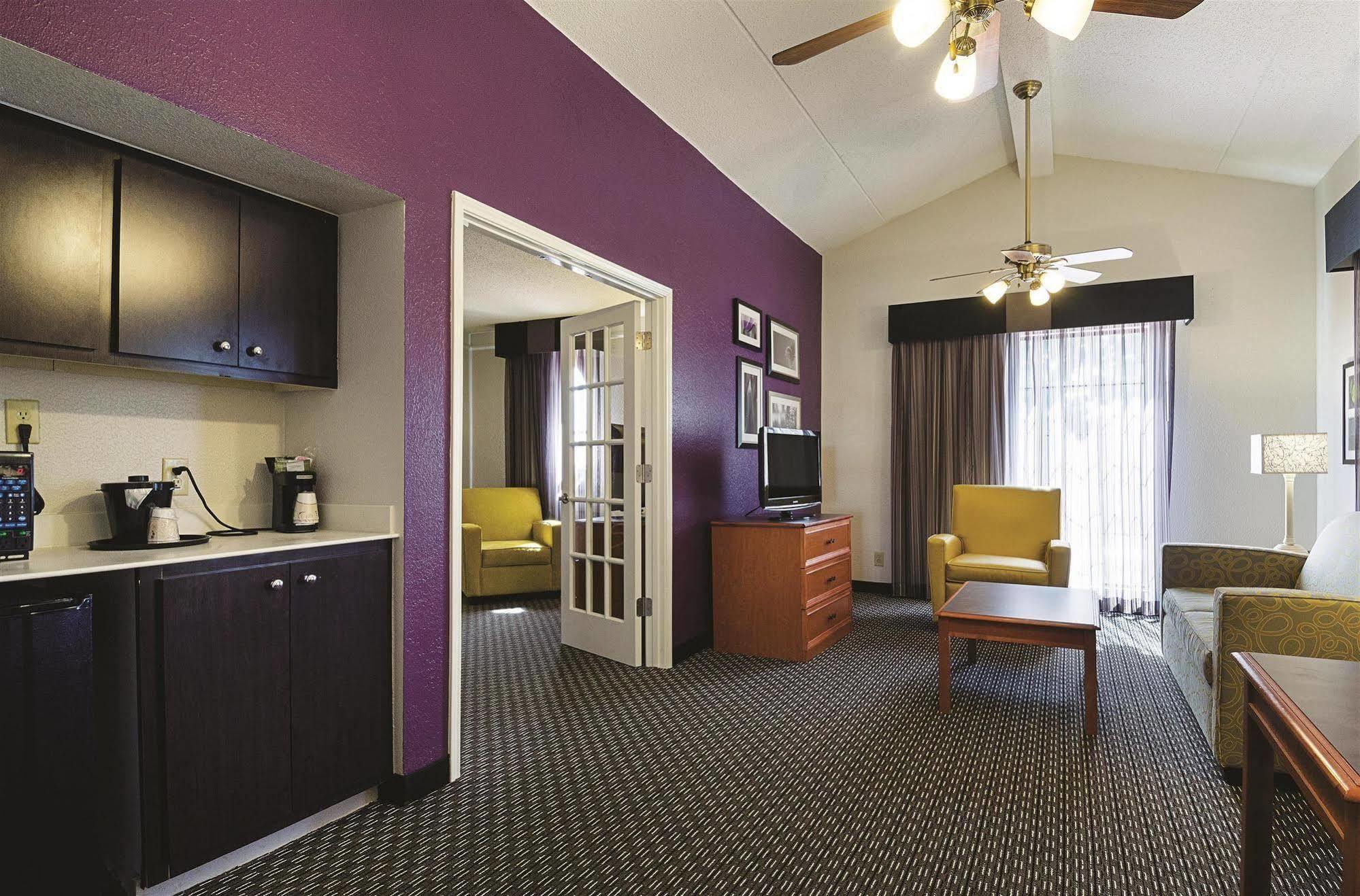 Baymont By Wyndham Greenville Woodruff Rd Екстер'єр фото
