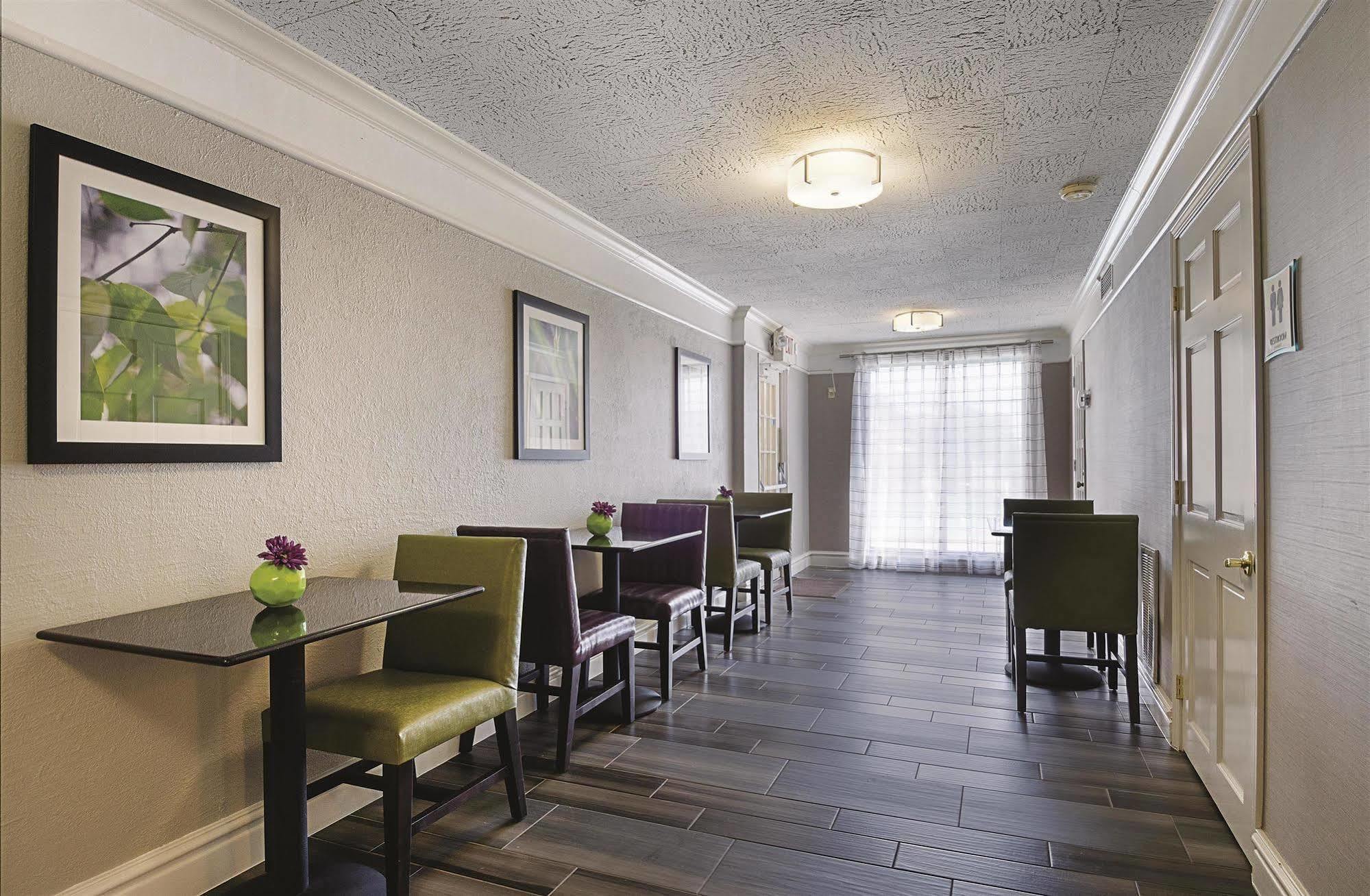 Baymont By Wyndham Greenville Woodruff Rd Екстер'єр фото